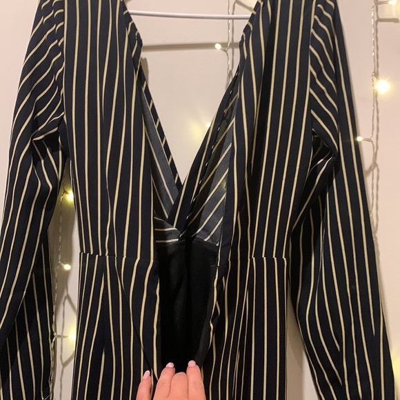 NWT black& white stripe long sleeve jumpsuit with full zipper in back. Sz small. - Picture 6 of 7